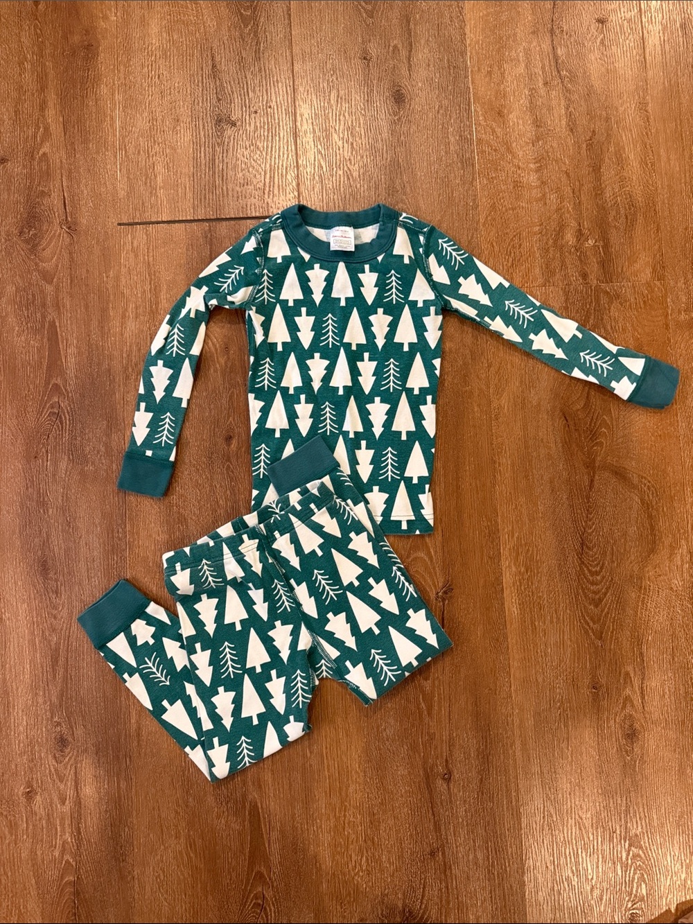 Hanna Andersson Green and White Tree Print Pajama Set